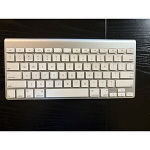 Apple A1314 MC184LL/B Wireless Bluetooth Keyboard PLEASE READ‎ NOTES!!
